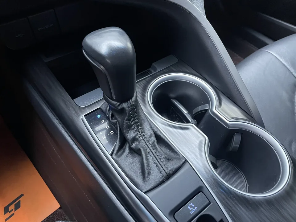 Toyota Camry 2.0G Deluxe Edition 2023 — миниатюра 3