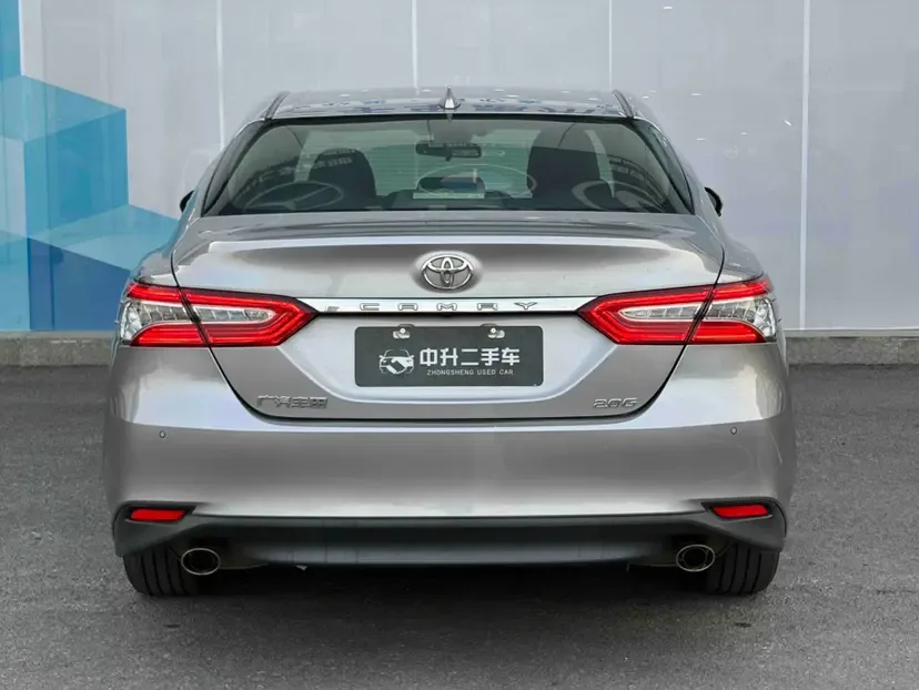 Toyota Camry 2.0G Deluxe Edition 2022 — миниатюра 2