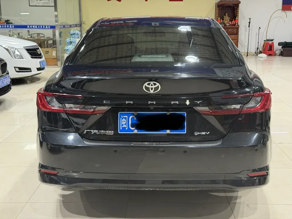 Toyota Camry Hybrid 2.0HGVP Luxury Edition 2024 — миниатюра 2