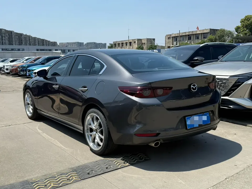 Mazda Axela Mazda3 2022 2.0L automatic quality version 2022 — thumbnail 4