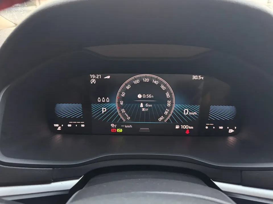 Skoda Karoq Korok 2024 TSI280 Luxury Edition 2024 — миниатюра 4