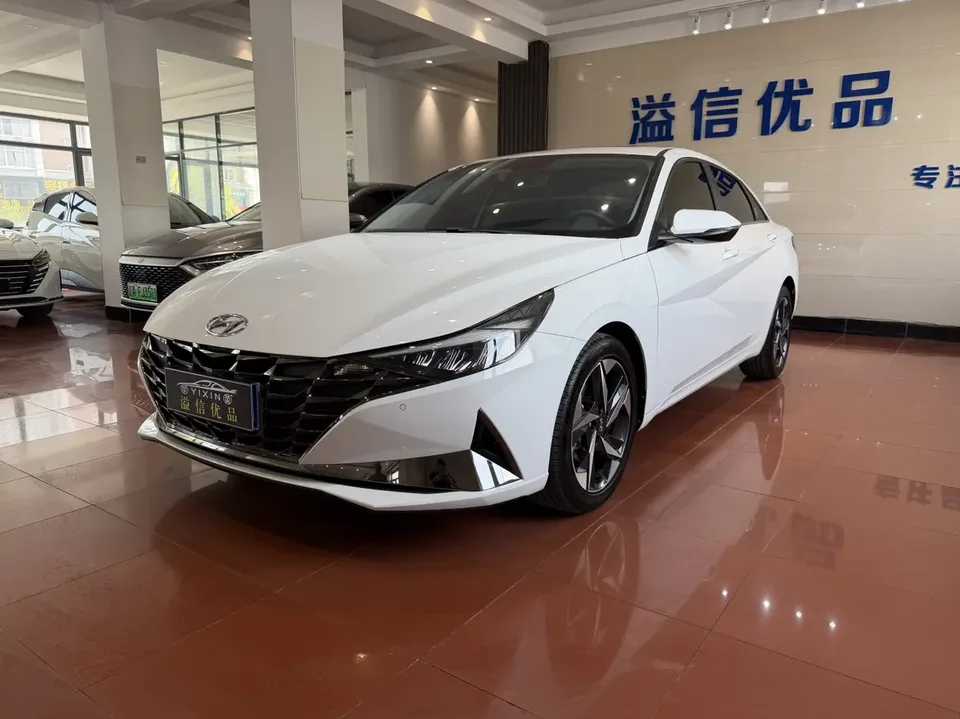 Hyundai Elantra 1.5L CVT LUX Premium Edition 2023 — фото 1, купить с доставкой в Москву