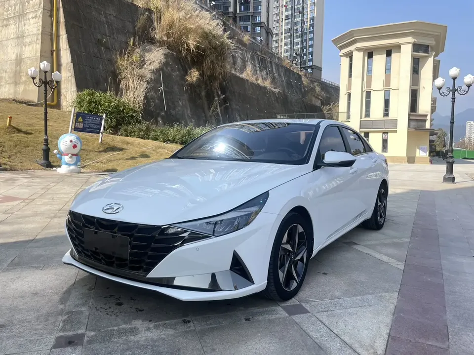 Hyundai Elantra 2022