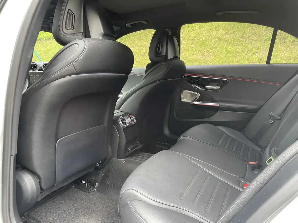 Mercedes-Benz C-Class Mercedes Benz C Class 2022 facelift C 260 L sports version 2022 — thumbnail 3
