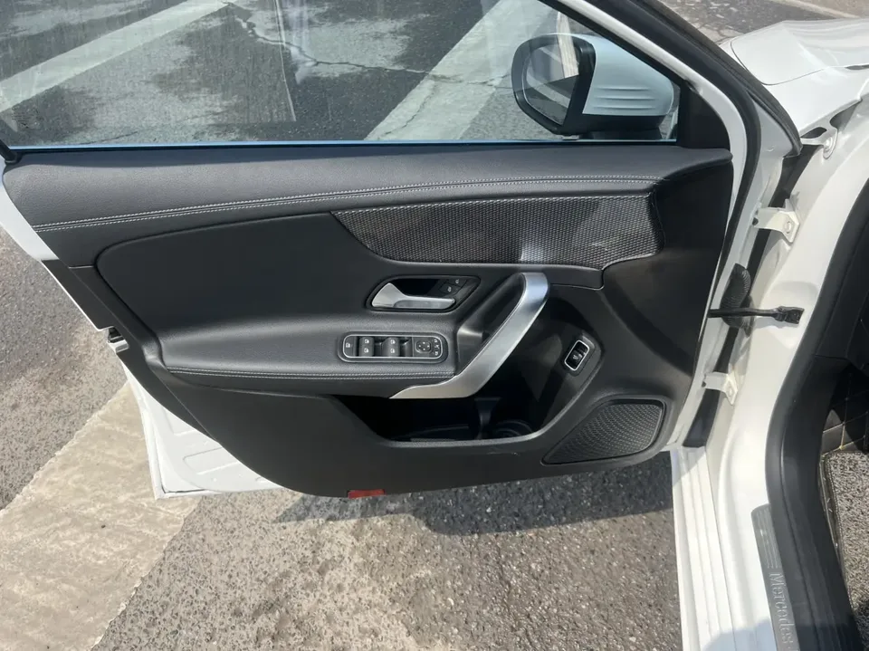 Mercedes-Benz Mercedes Benz A Class Mercedes-Benz A-Class 2022 facelift A 200 L sports sedan fashion version 2022 — миниатюра 3