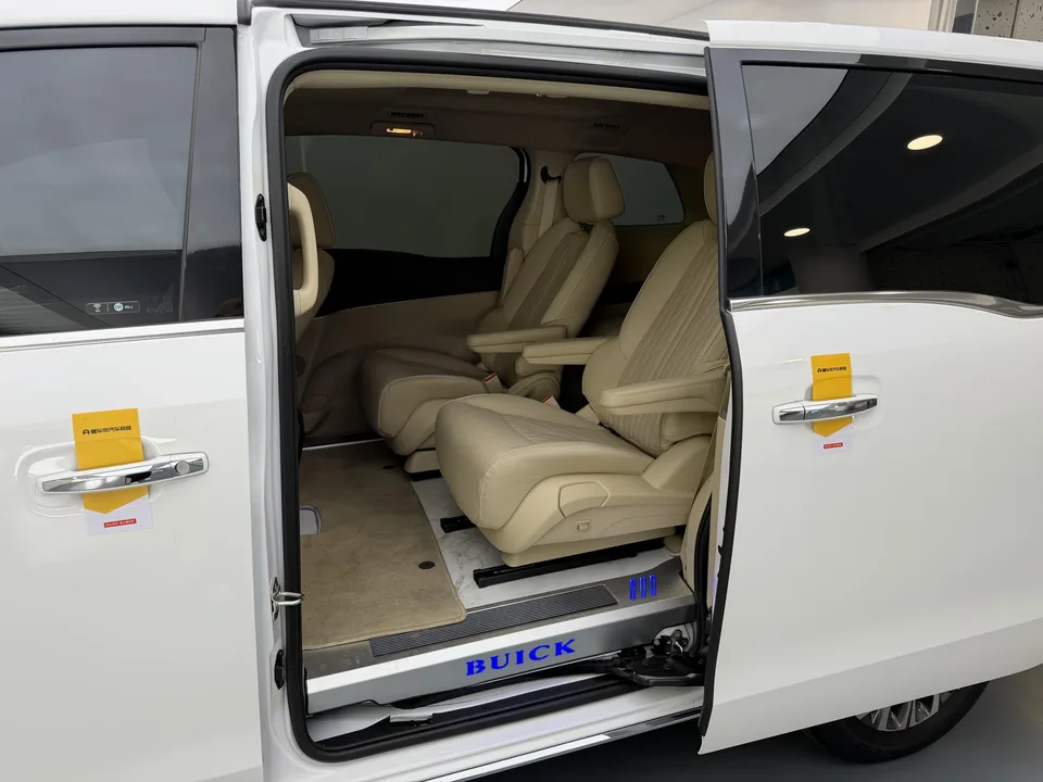 Buick GL8 Land Business Class 2.0T Luxury Edition 2025 — миниатюра 4
