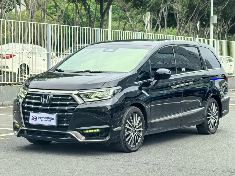 Honda Elysion Alison 2024 Elysion 2024 2.0L e:HEV Classic Edition 2024 — photo 1, buy with delivery to Moscow