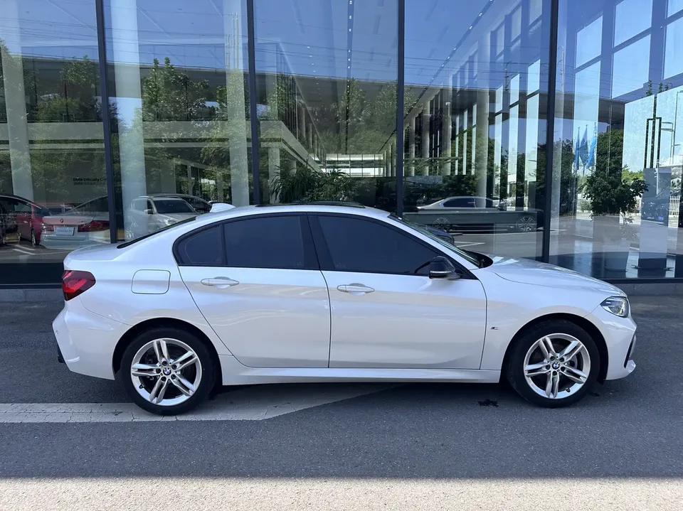 BMW 1 Series BMW 1 Series 2023 120i M Sport Night Edition 2023 — миниатюра 2