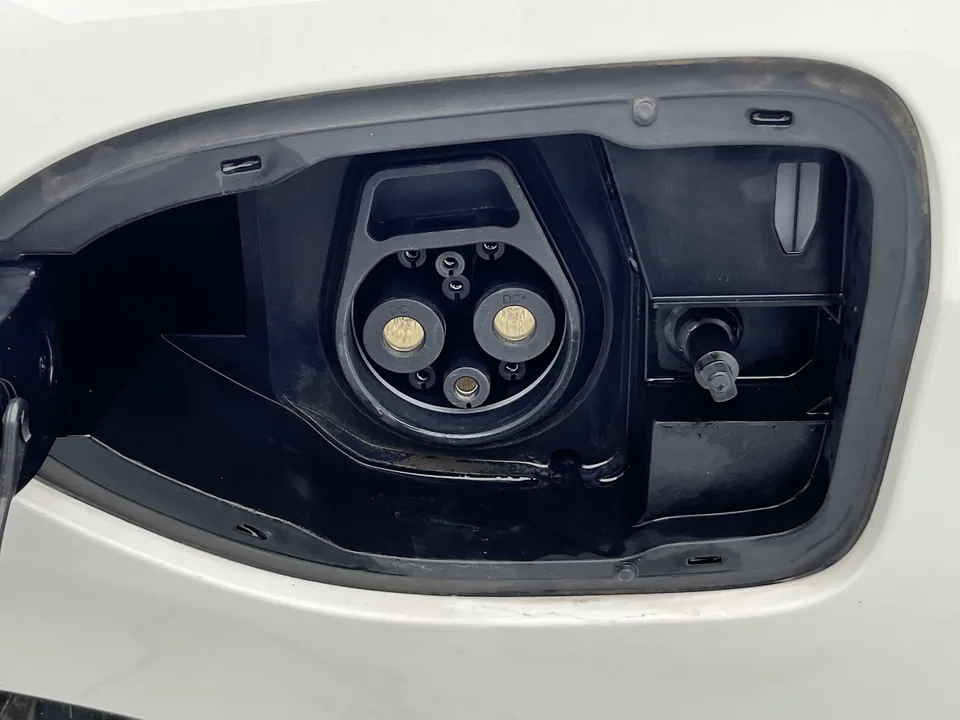 Hongqi E-QM5 charging 431km enjoyment version 5 seats 2023 — миниатюра 2