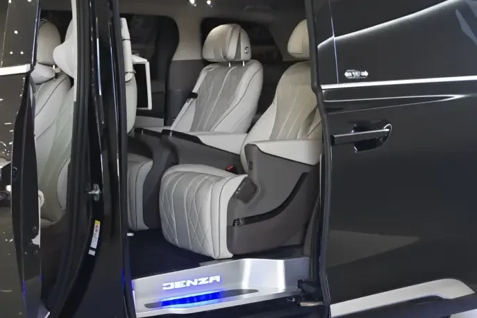 Denza D9 DM D9 DM 2024 980 4WD Premium 2023 — thumbnail 3