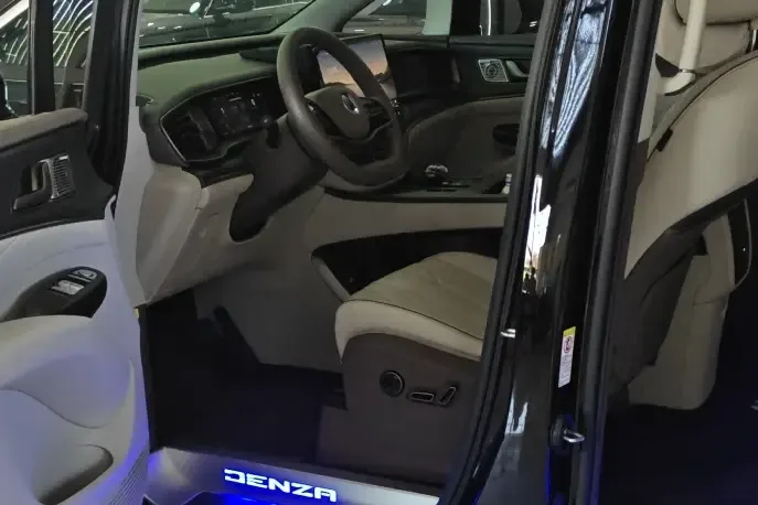 Denza D9 DM D9 DM 2024 980 4WD Premium 2023 — thumbnail 5