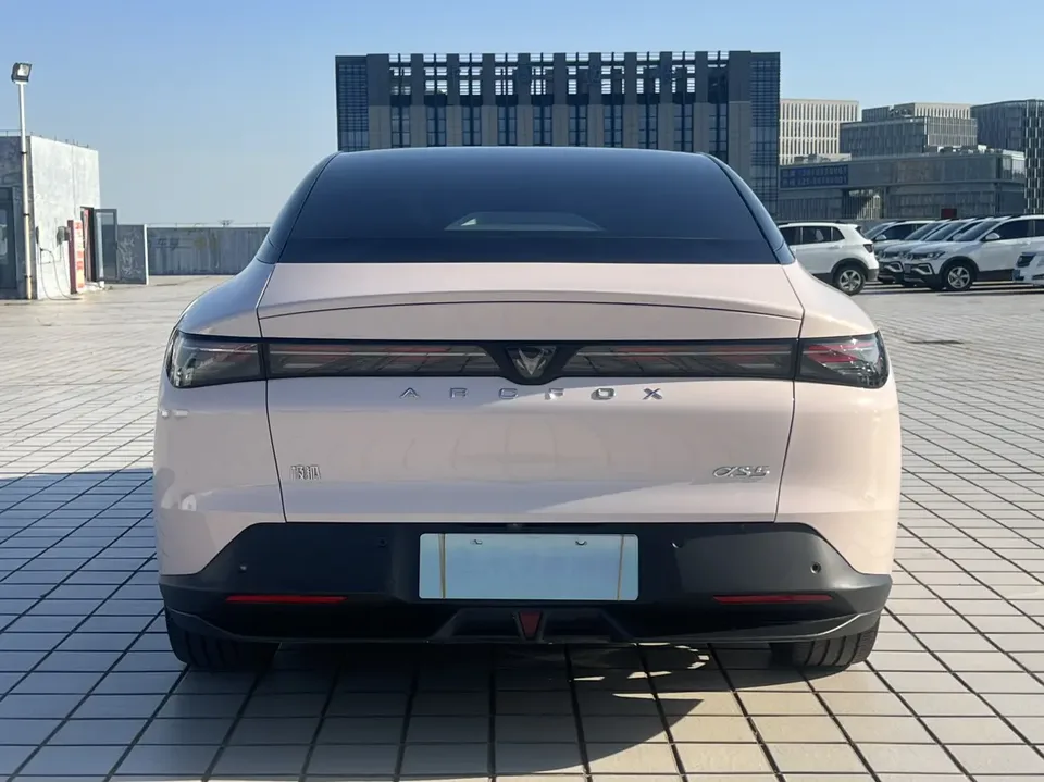 ARCFOX Extreme Fox JiFox Alpha S5 facelift 560MAX 185kW 2025 — миниатюра 2
