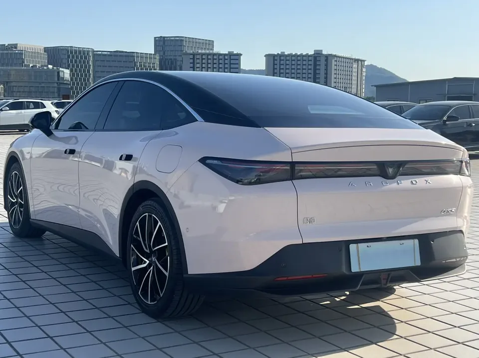 ARCFOX Extreme Fox JiFox Alpha S5 facelift 560MAX 185kW 2025 — миниатюра 4