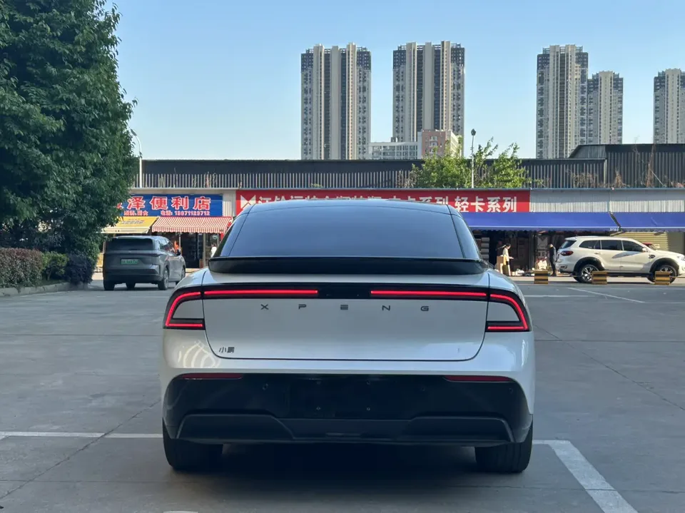 XPeng P7+ long-range Max 2024 — миниатюра 2