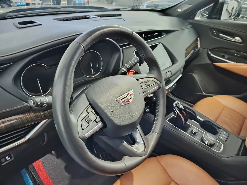 Cadillac XT4 Cadillac XT4 2022 28T two-wheel drive premium model 2022 — миниатюра 3