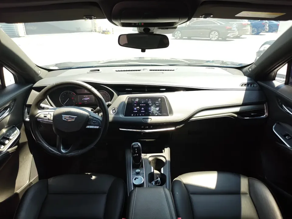 Cadillac XT4 Cadillac XT4 2022 28T two-wheel drive luxury model 2022 — миниатюра 3