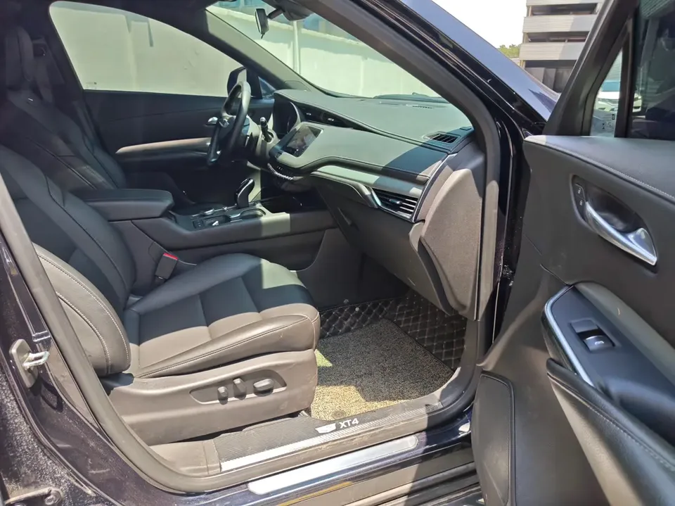 Cadillac XT4 Cadillac XT4 2022 28T two-wheel drive luxury model 2022 — миниатюра 4