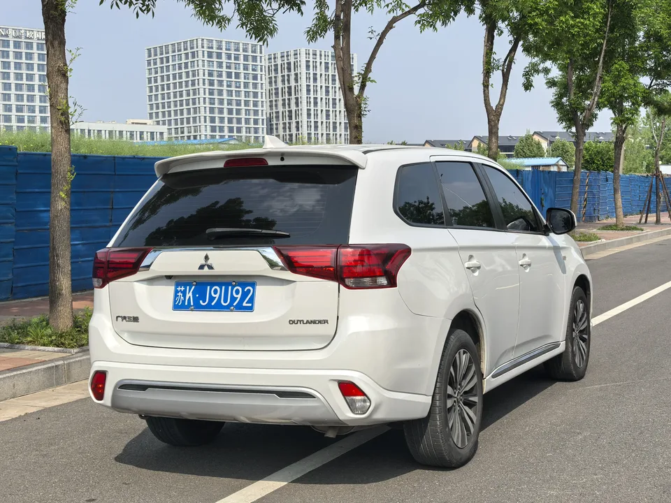 Mitsubishi Outlander facelift 2.0L 2WD 5-seater 2023 — миниатюра 5