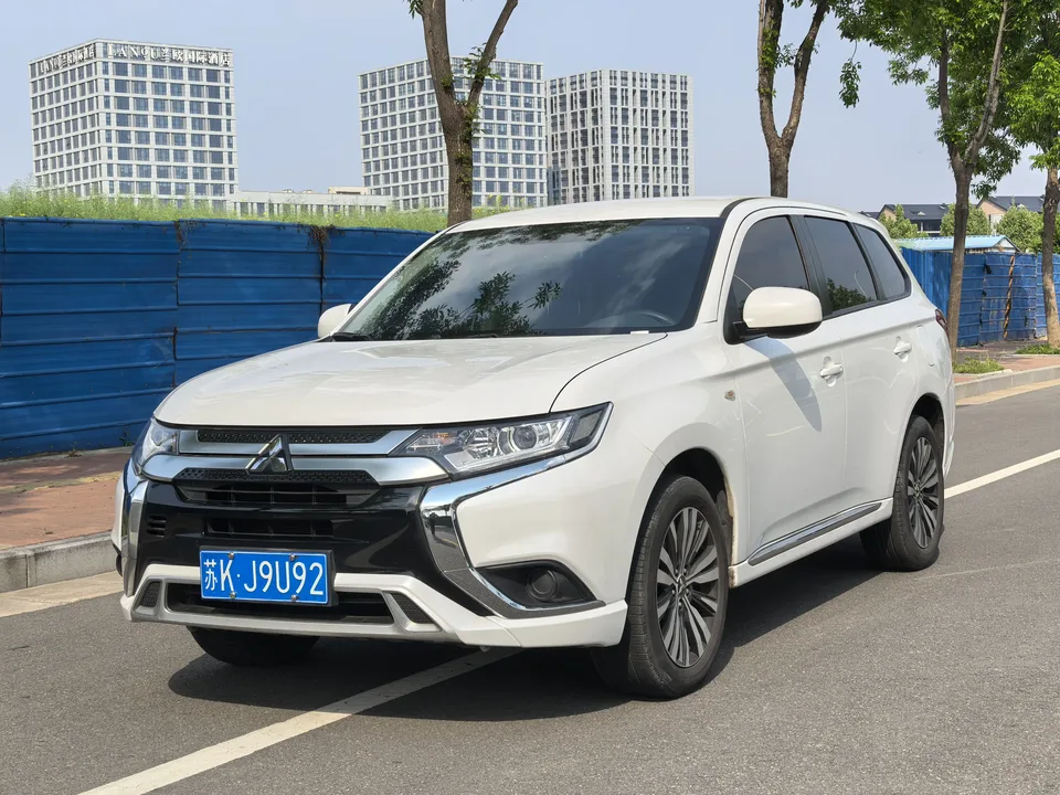 Mitsubishi Outlander 2023