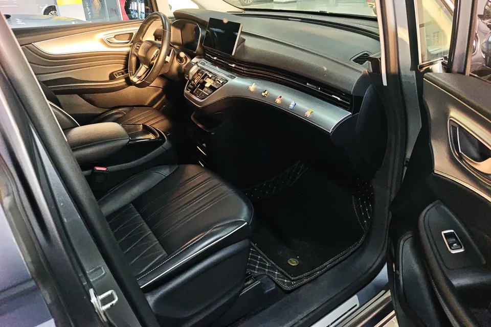 Roewe iMAX8 Roewe iMAX8 2021 400TGI flagship version 2022 — миниатюра 3