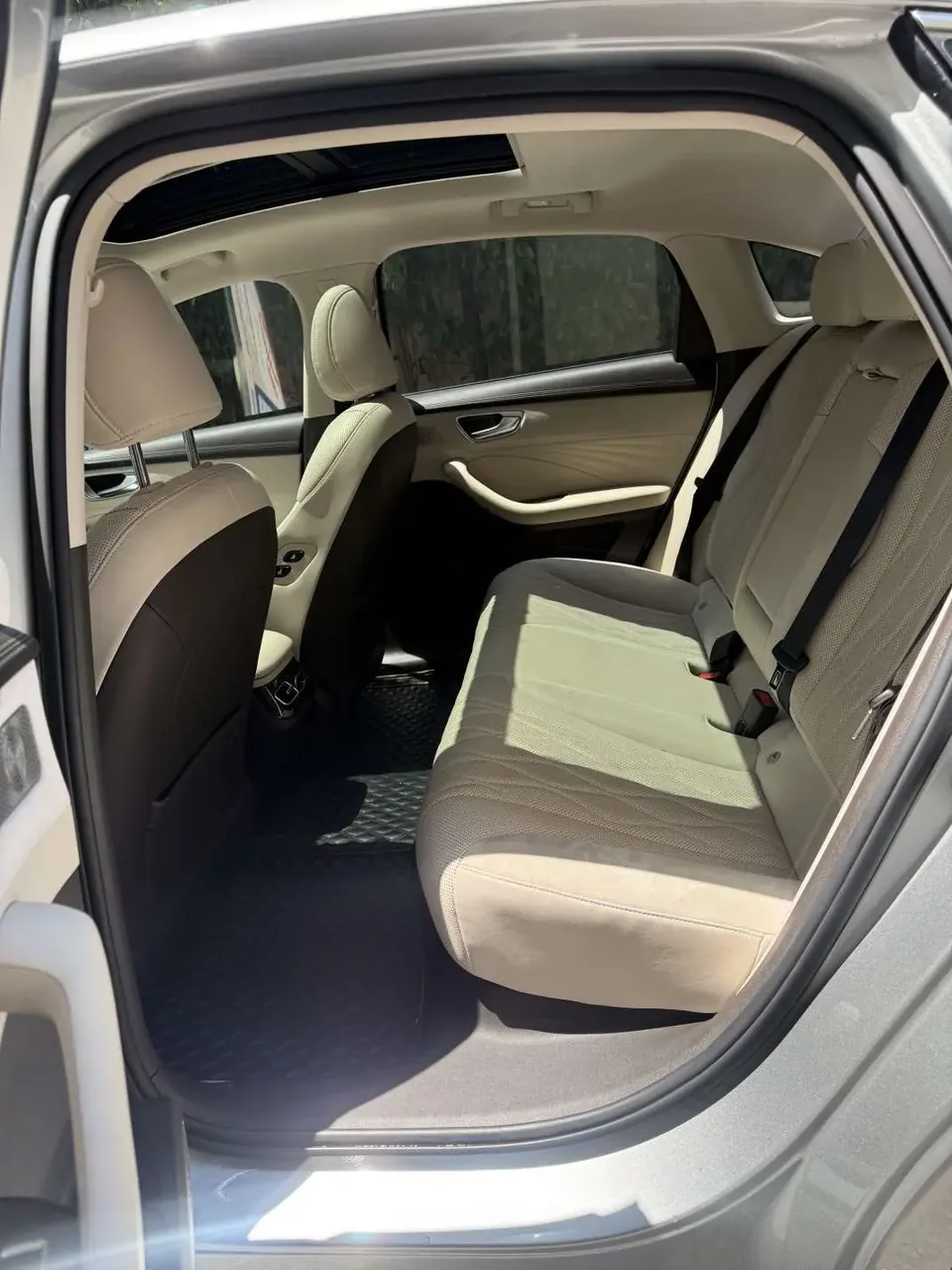 Roewe D7 EV 510 rear drive flagship version 2023 — миниатюра 3