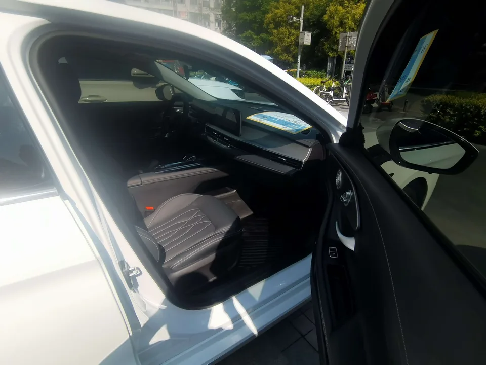 Chery Arrizo 8 1.6TGDI DCT Intelligent 2025 — миниатюра 5