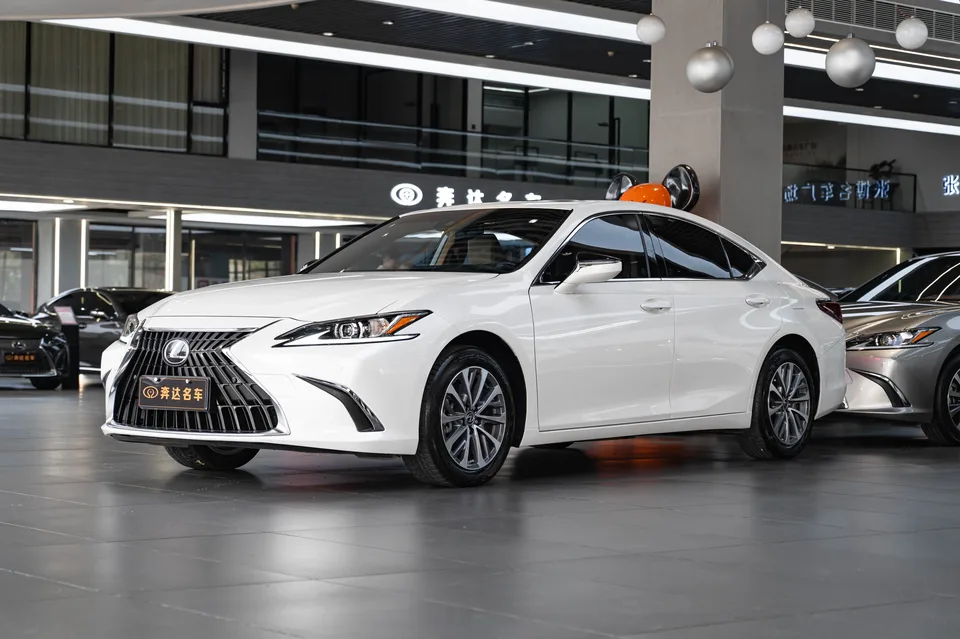 Lexus ES 2024