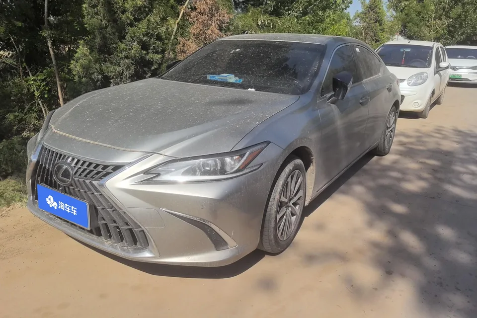 Lexus ES 2022