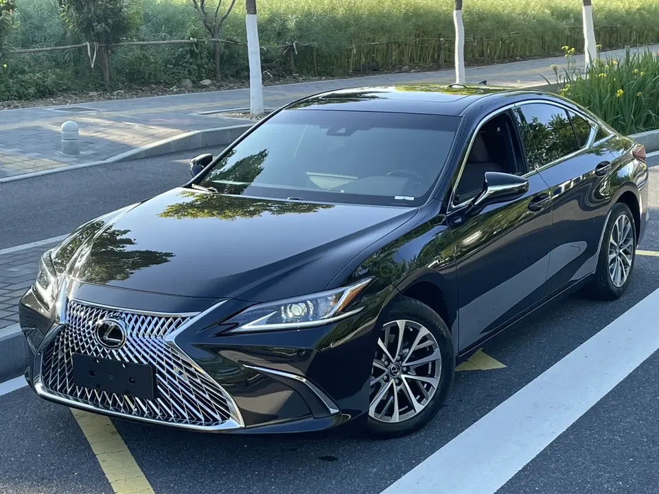 Lexus ES 2024