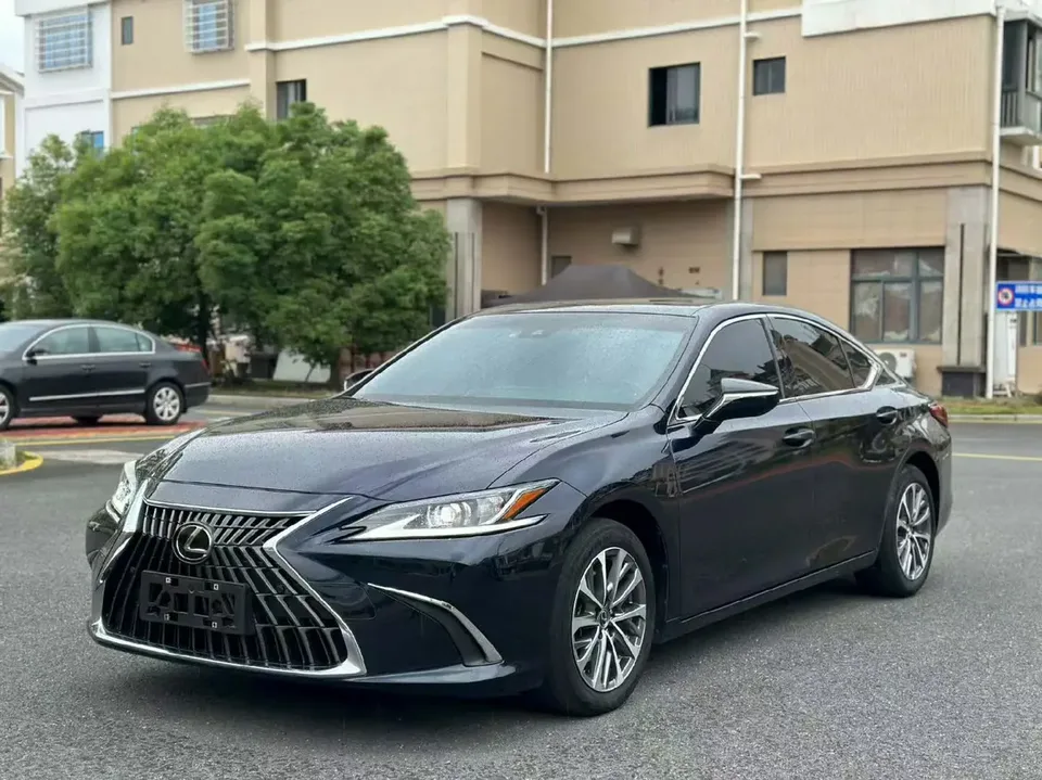 Lexus ES 2022