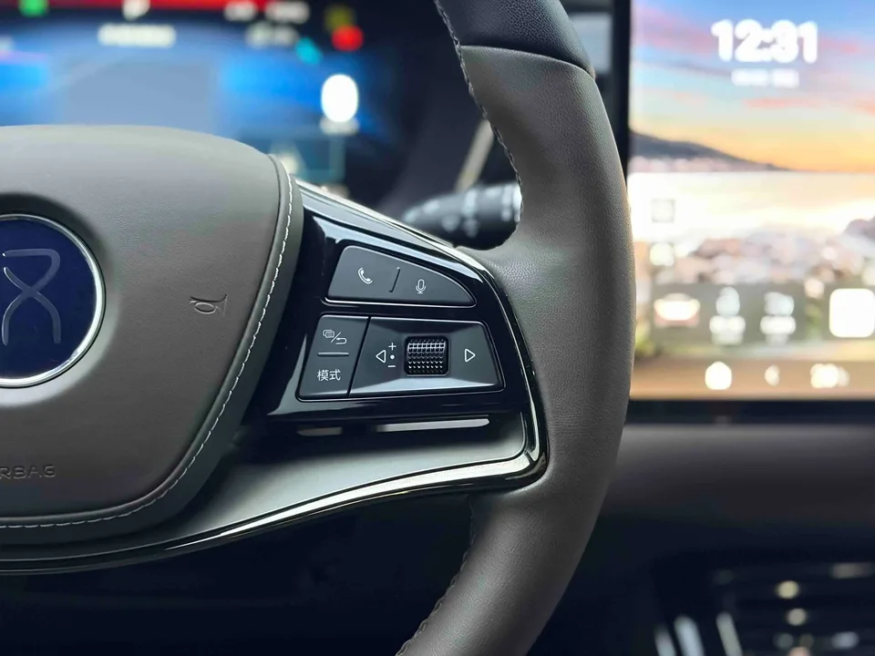 BYD Han EV Honor Edition 605KM Premium Model 2024 — миниатюра 2