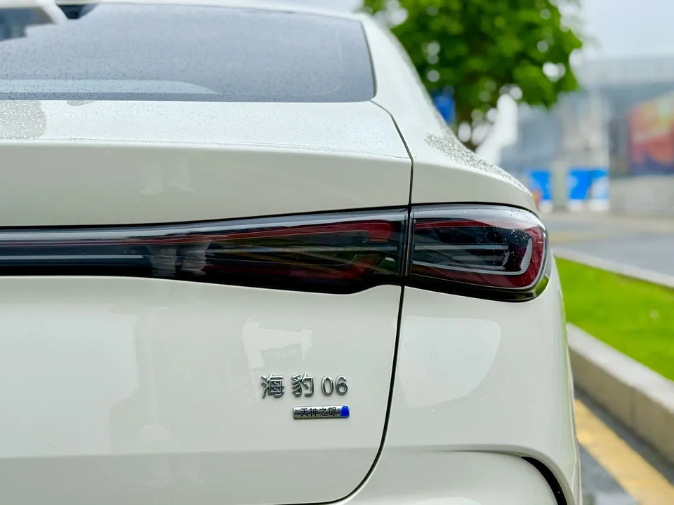 BYD Seal 06DM Intelligent Driving Edition DM-i 80KM Premium Edition 2025 — миниатюра 3