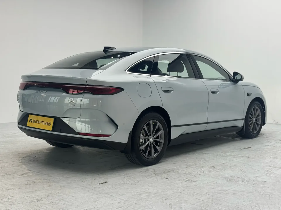 BYD Qin L EV 470km Leading Model 2025 — миниатюра 2