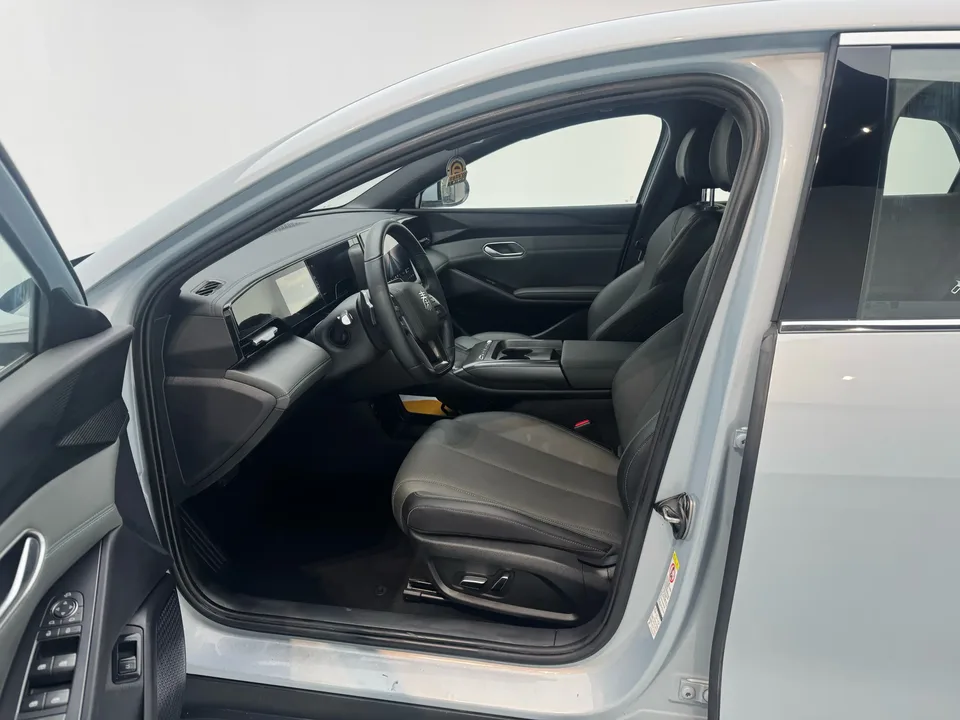 BYD Qin L EV 470km Leading Model 2025 — миниатюра 4