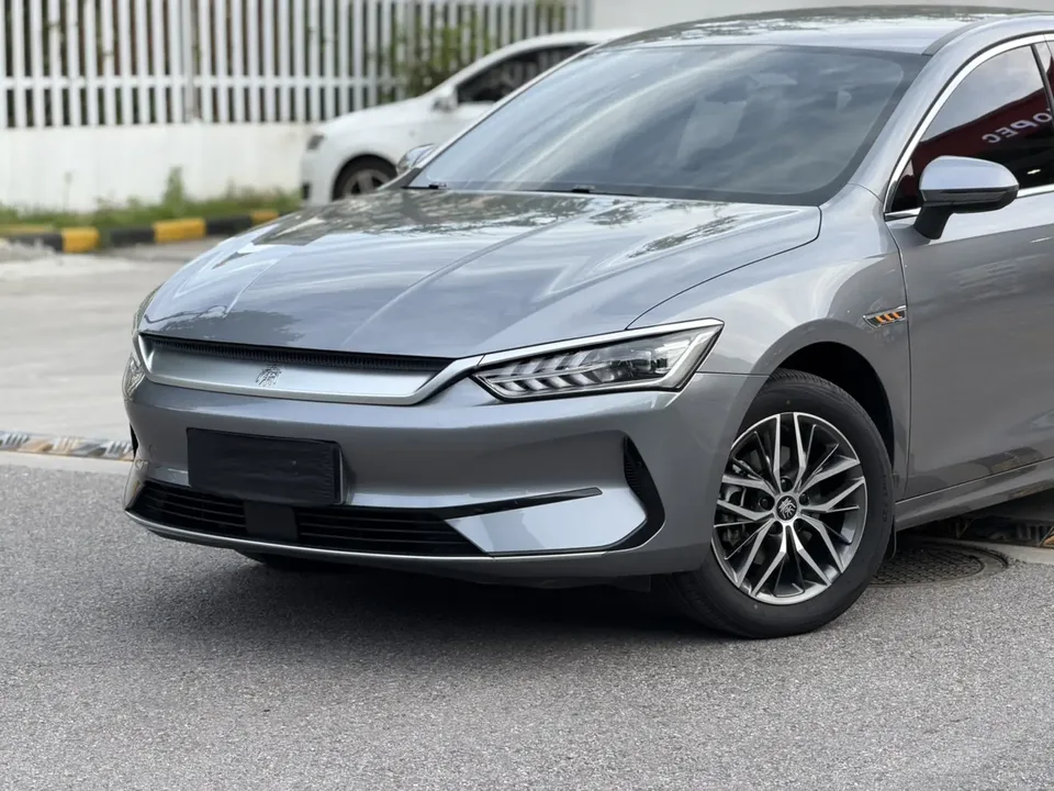 BYD Qin PLUS EV Honor Edition 420KM Leading Model 2023 — миниатюра 4