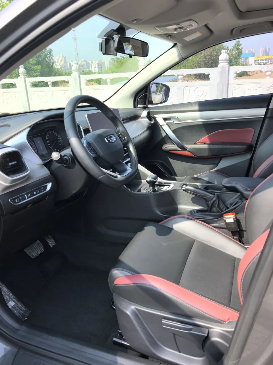 Geely Coolray SX11 Binyue 2021 240T DCT Platinum Edition 2022 — thumbnail 3