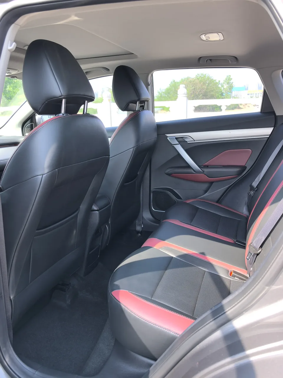 Geely Coolray SX11 Binyue 2021 240T DCT Platinum Edition 2022 — thumbnail 5