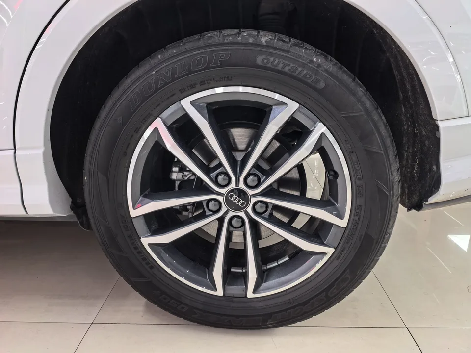 Audi Q3 Audi Q3 2022 35 TFSI aggressive and dynamic model 2022 — миниатюра 5