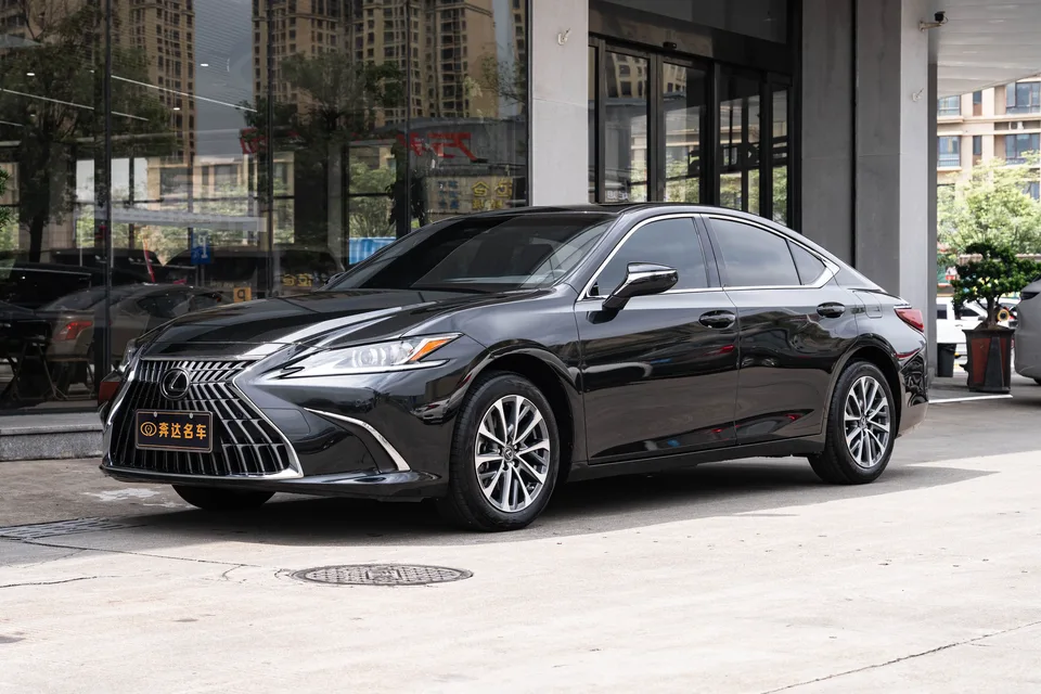 Lexus ES 2024