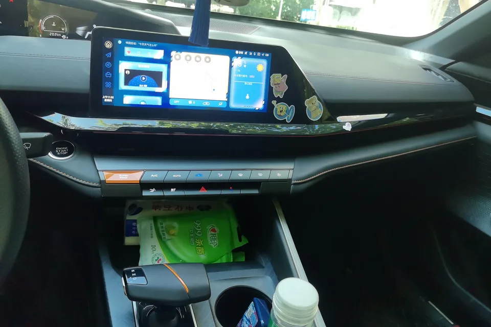 Changan UNI-V UNI-V 2023 1.5T Premium Edition 2024 — thumbnail 4