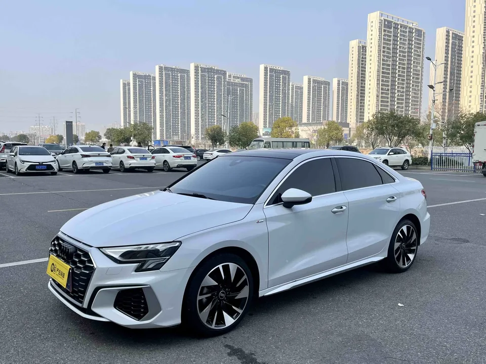 Audi A3 A3L Limousine 35 TFSI Enterprising and Elegant Model 2022 — фото 1, купить с доставкой в Москву