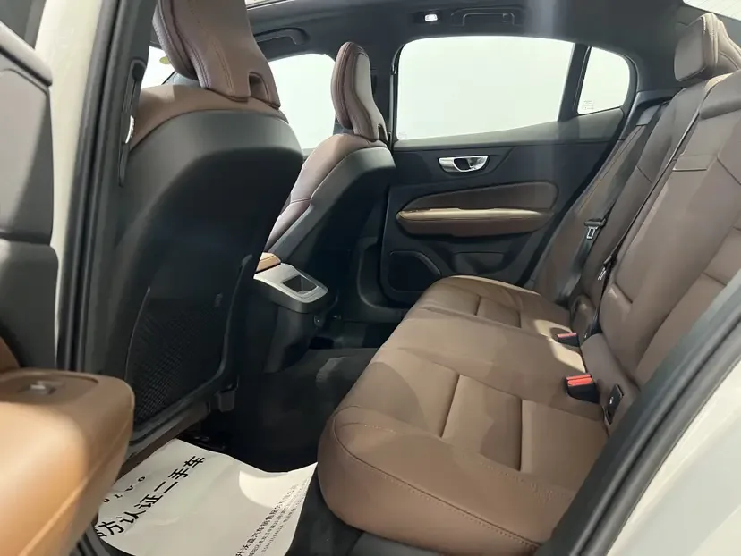 Volvo S60 Volvo S60 2026 B4 Zhiyi Luxury Edition 2025 — миниатюра 3