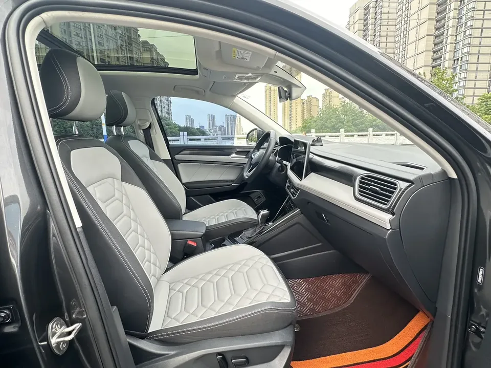 Volkswagen Tayron Tanyue 2023 330TSI 2WD Luxury Plus Advanced Edition 2023 — миниатюра 4