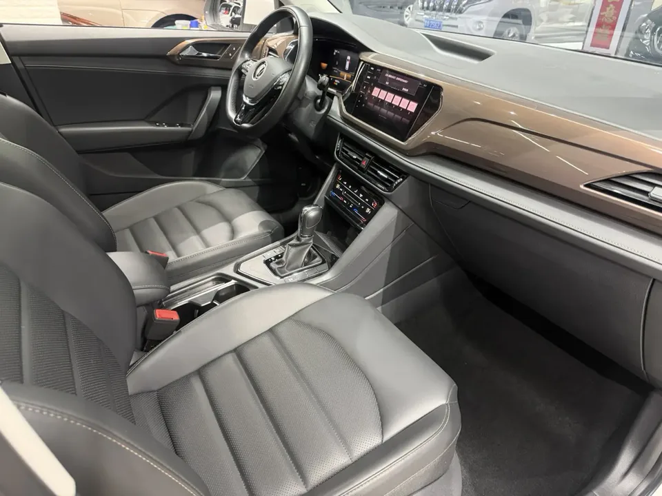 Volkswagen Tharu 280TSI 2WD Luxury Edition 2022 — миниатюра 3