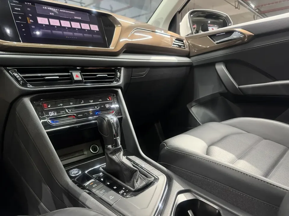 Volkswagen Tharu 280TSI 2WD Luxury Edition 2022 — миниатюра 5