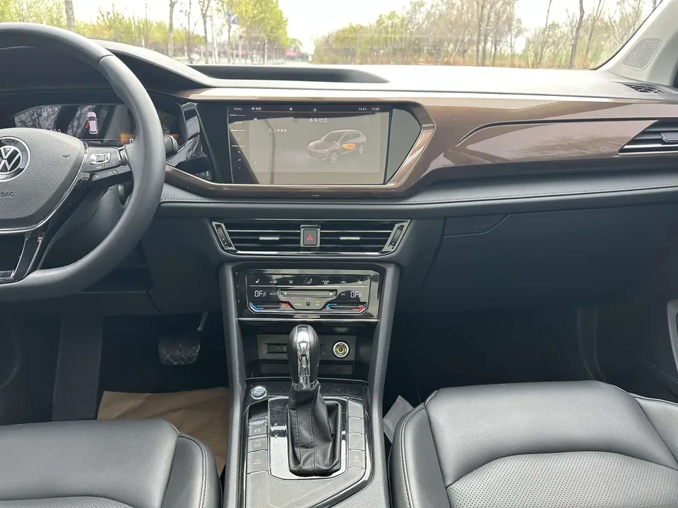 Volkswagen Tharu 280TSI 2WD Luxury Edition 2023 — миниатюра 3
