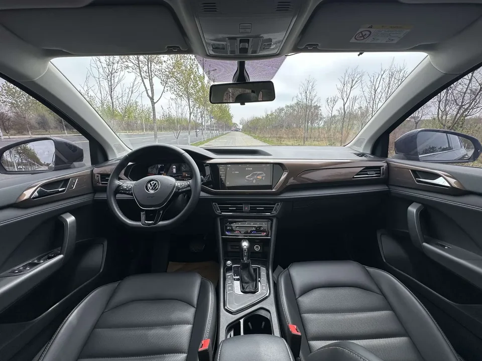 Volkswagen Tharu 280TSI 2WD Luxury Edition 2023 — миниатюра 5