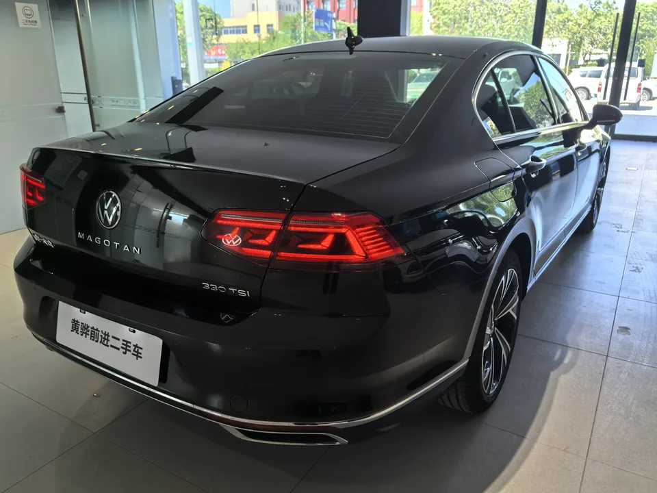 Volkswagen Magotan 330TSI DSG 30th Anniversary Edition 2022 — миниатюра 3