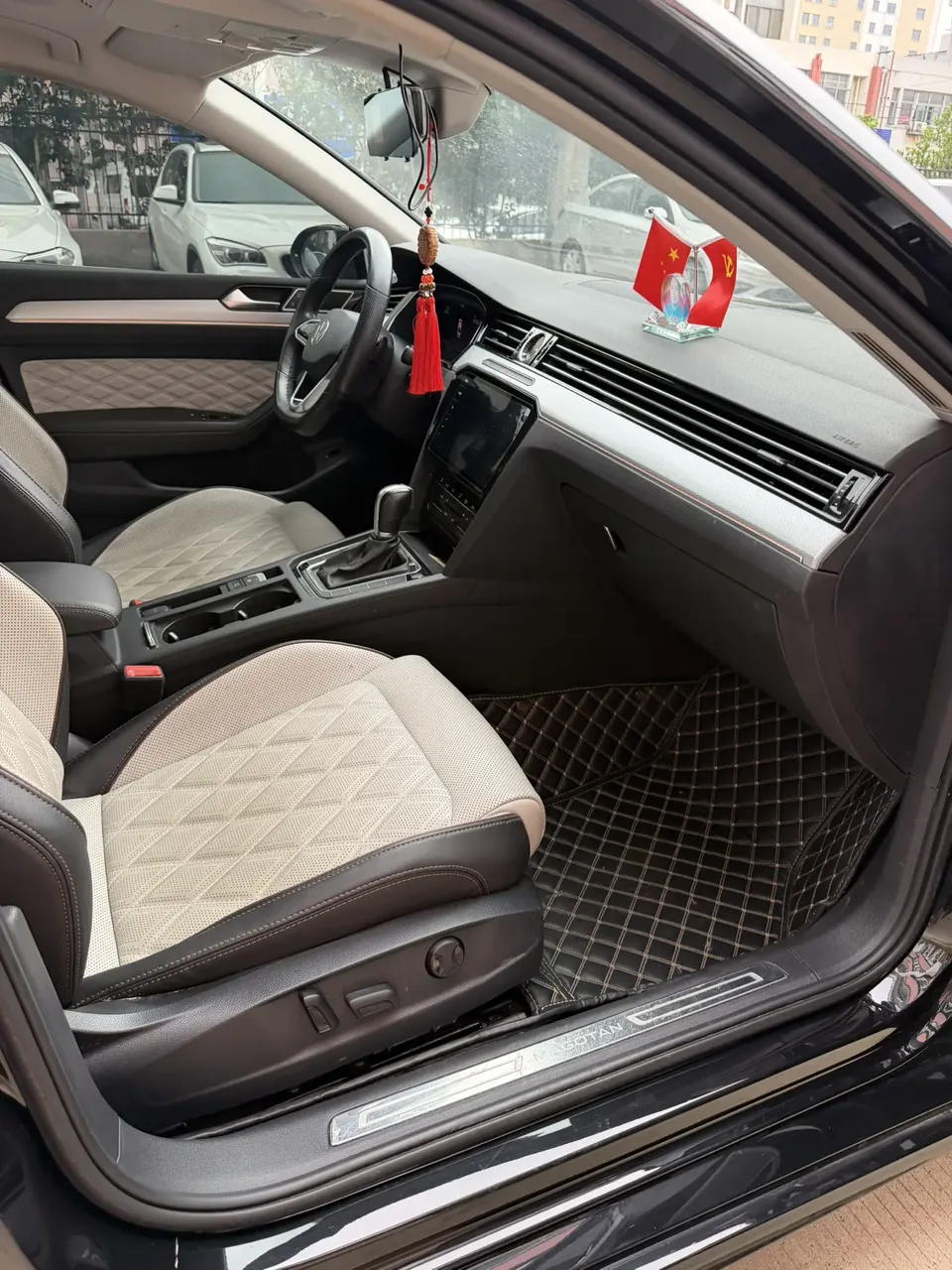 Volkswagen Magotan Magotan 2023 2 million commemorative edition 330TSI DSG luxury model 2023 — миниатюра 3