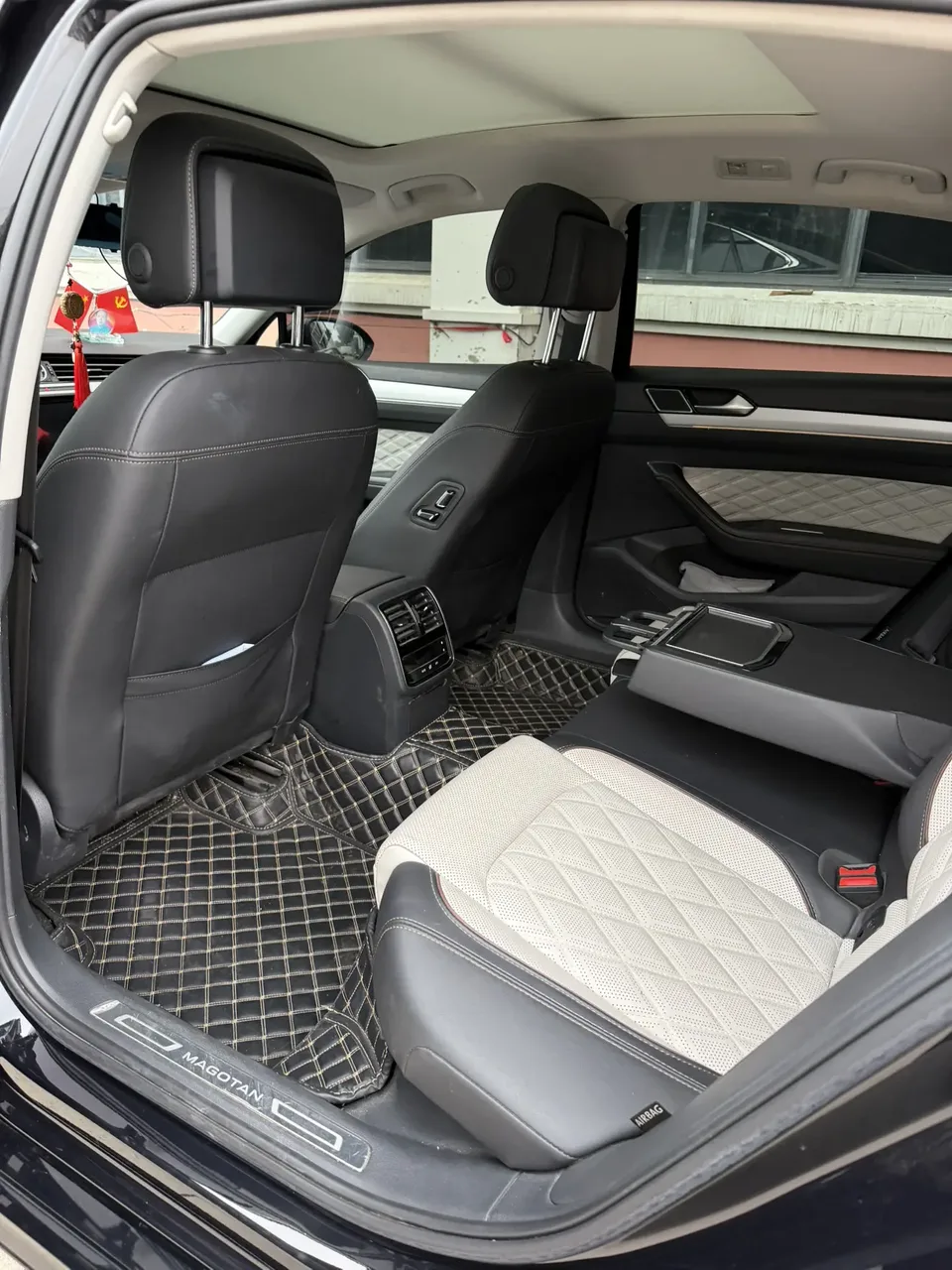 Volkswagen Magotan Magotan 2023 2 million commemorative edition 330TSI DSG luxury model 2023 — миниатюра 5